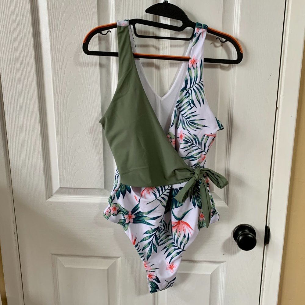 NWOT Askate Beachwear One-Piece Patchwork Tropical Swimwuit